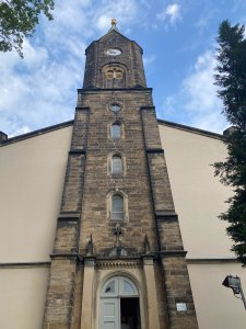 Kirche Rosenthal - Kirchturm vom Eingang aus